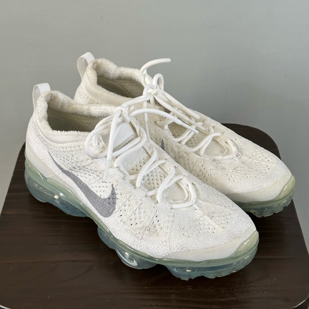 White Nike Air VaporMax Flyknit